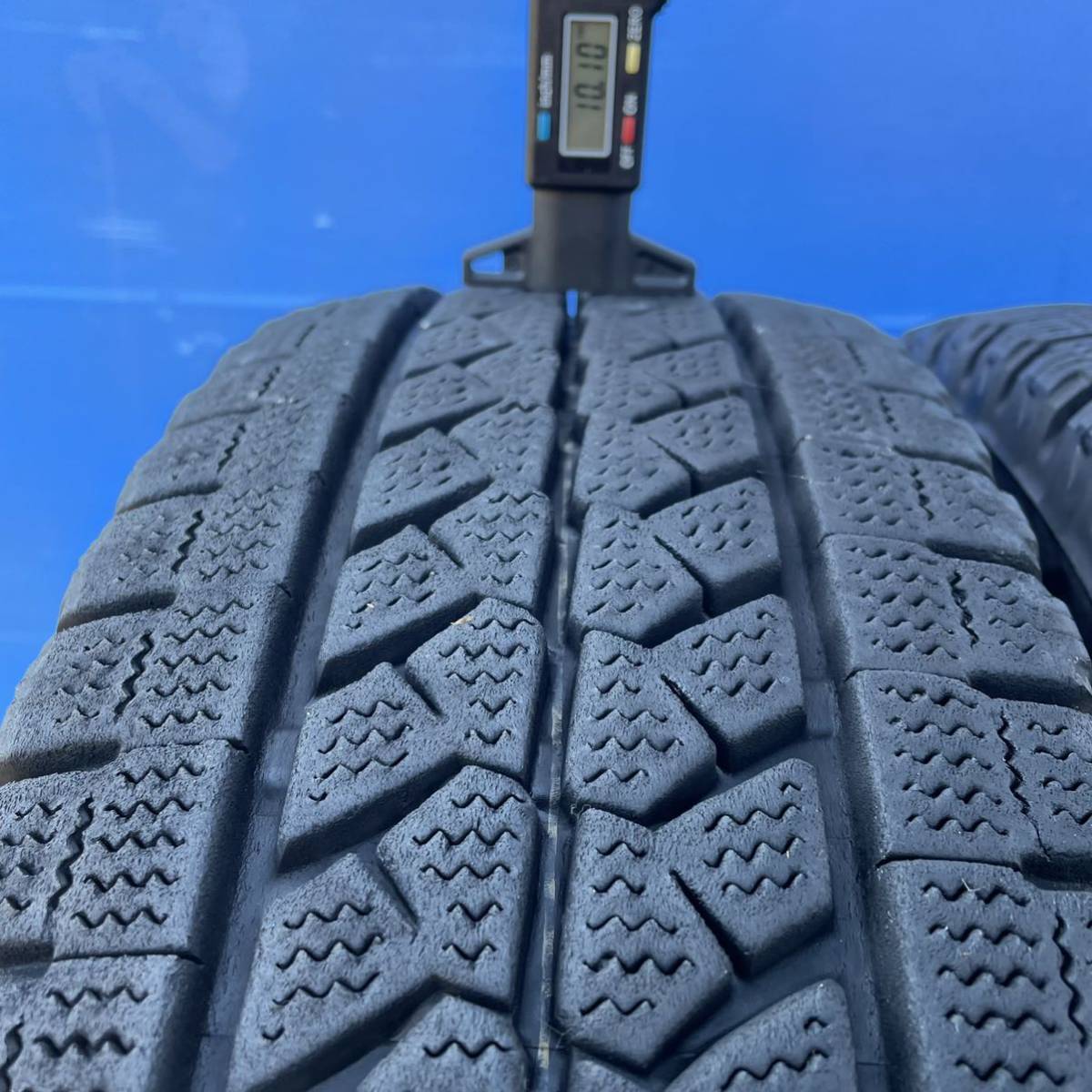 ブリヂストン BLIZZAK 205/70R16 中古タイヤ 6本