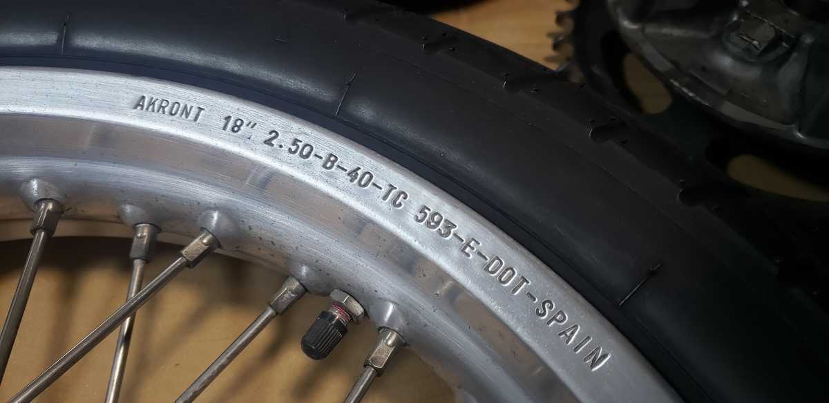 激レア 希少 akront アクロン ホイール ワイドリム 4穴 kz1000 z1 z2