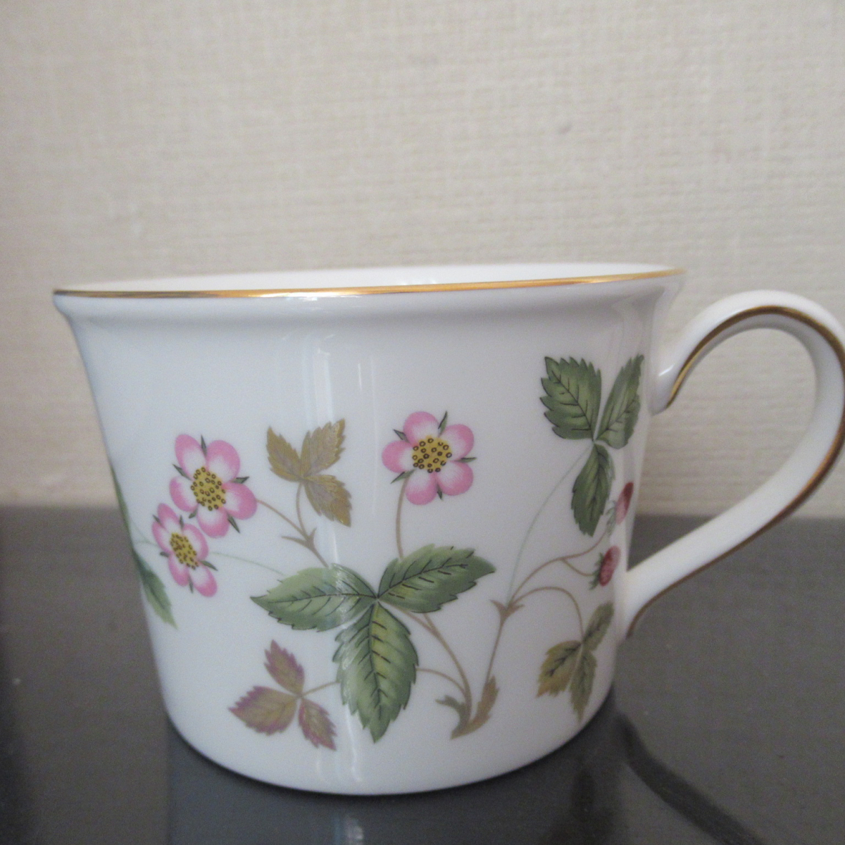美品 WEDGWOOD ウェッジウッド ワイルドストロベリー カップ＆ソーサー