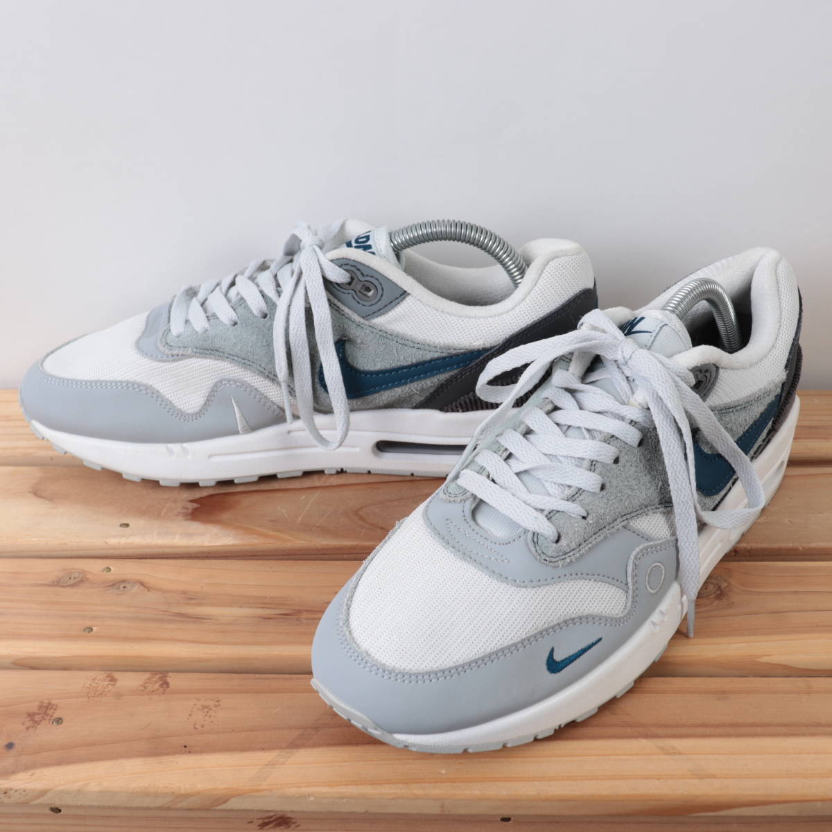 z9733 ナイキ エアマックス1 US9.5 27.5cm/グレー チャコール 白 NIKE 