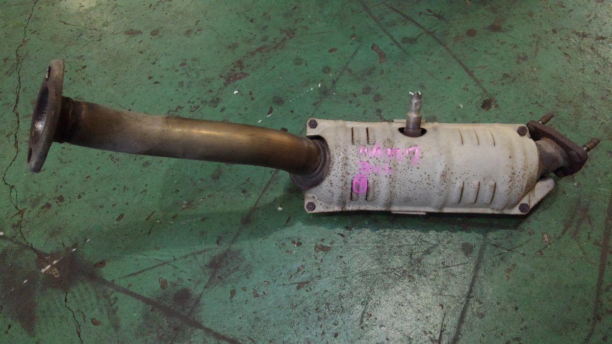 ホンダ GD1 フィット 触媒1ケ L13A センサー1個（真ん中）
