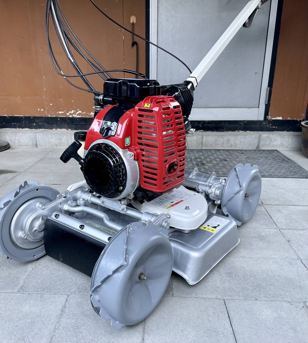 自走式草刈機 4WD スパイダーモア SP851A 斜面草刈機 法面草刈機 スパイダーモアー SP851A。4WD。草刈機 。草刈り機。自走式草刈機