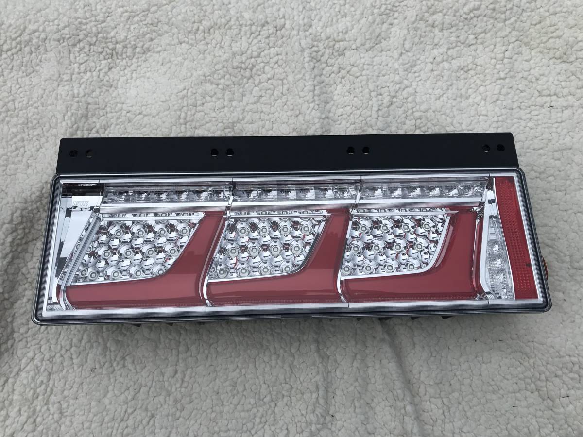新車外し 小糸 ノーマルターン 3連 リレー無し LED KOITO LED