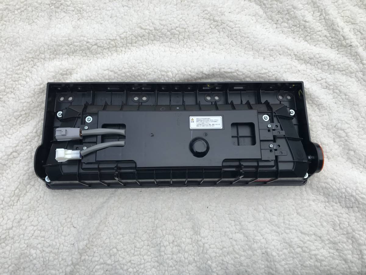 小糸3連テールランプLED リレー無 ノーマルターン 新車外し KOITO 左右 