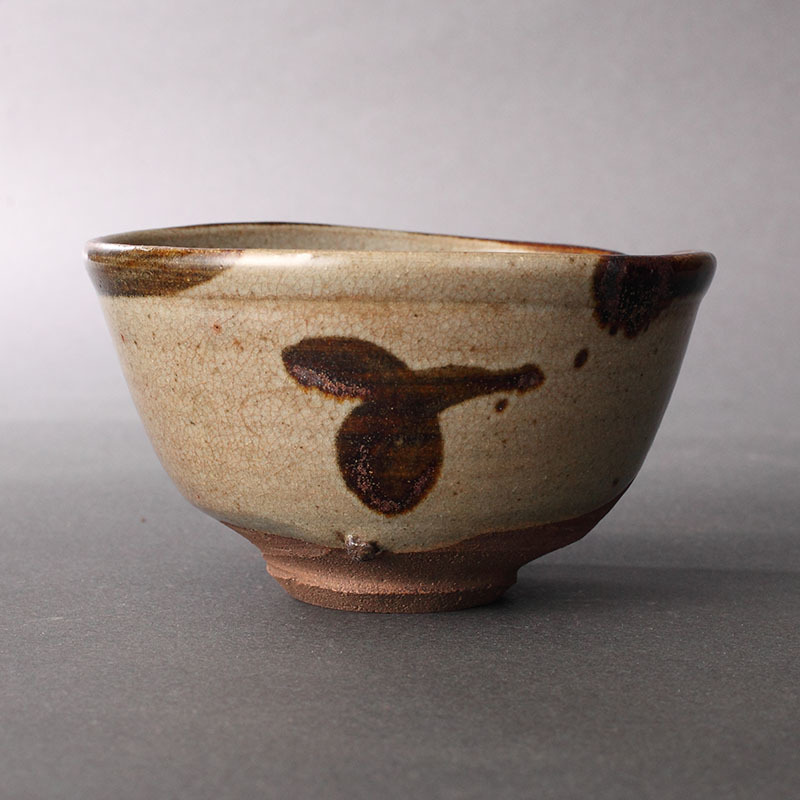 唐津焼西岡小十氏作黒唐津茶碗共箱・共布つき