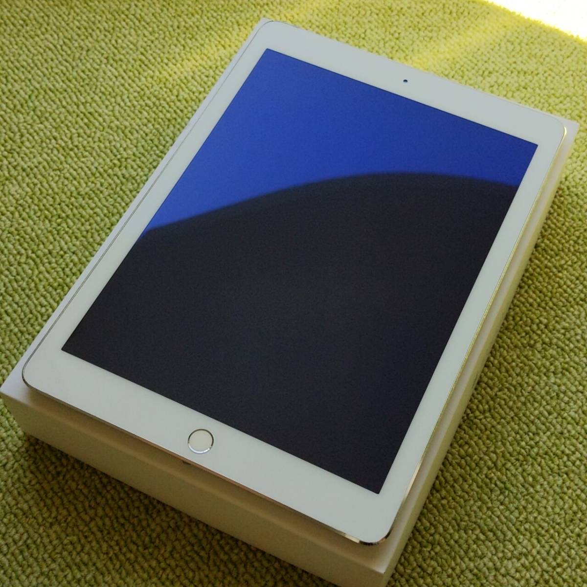 Apple 中古美品!! iPad Air2 白/シルバー (送料無料) - 良品中古 au