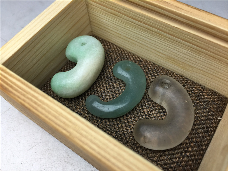 土偶 勾玉 弥生縄文古墳須恵器根付 重さ約23g 玉製・土偶・勾玉・須恵