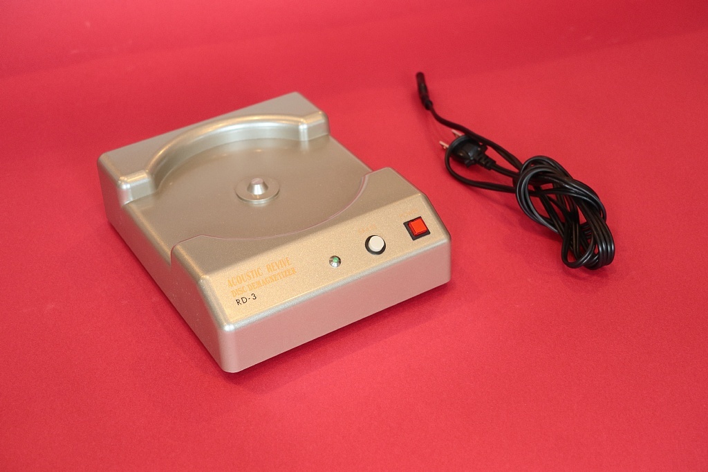 <画期的!>アコースティックリバイブ(Acoustic Revive)社製、世界特許の消磁器:RD3(美品) ACOUSTIC アコースティックリバイブ オーディオ機器 R-AL1-AS Conditioner XLR-1.0