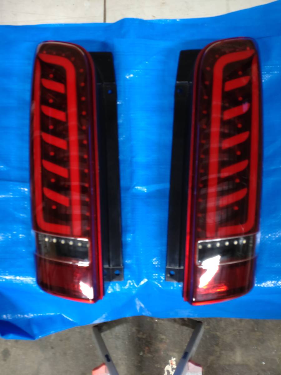 nv350 キャラバン ボディーライン テールランプ ジャンク品 運転席リア