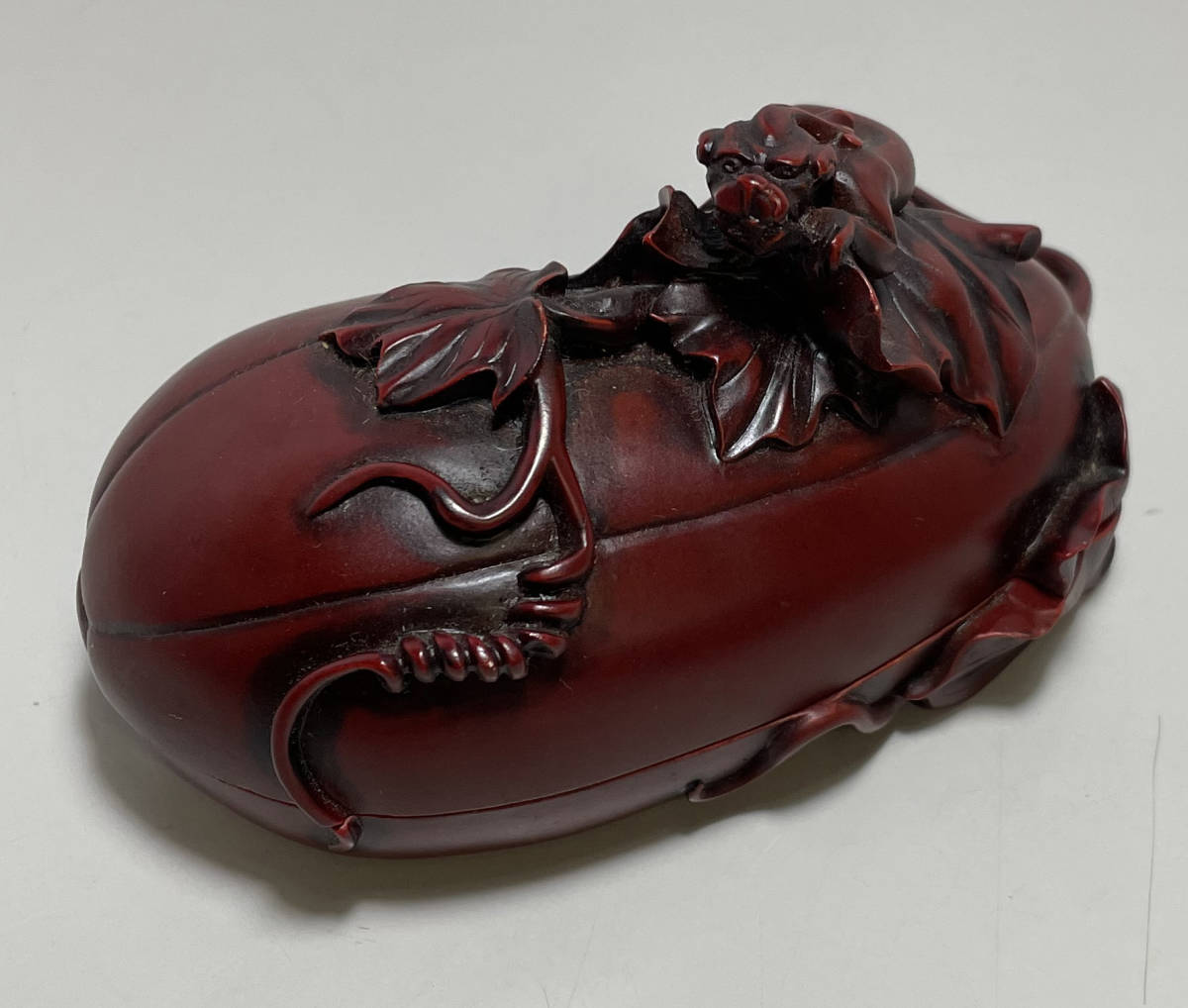 中国の 朱肉入れ XS022043『中国 書道具 朱肉入れ 章州八宝印泥 漆塗木