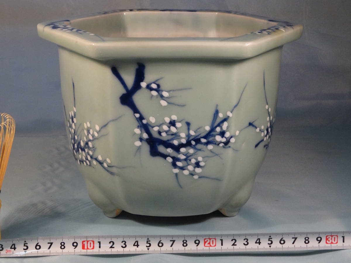 植木鉢　青磁　白梅図　六角三脚鉢 植木鉢 青磁 白梅図 六角三脚鉢(鉢)｜売買されたオークション情報