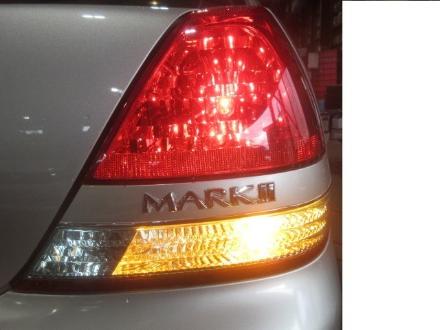 34395　JZX110　マークⅡ　後期　右テールランプ　シルバー/1C0 JZX110 後期 テールランプ ウインカー 110系 マークII(むーみん