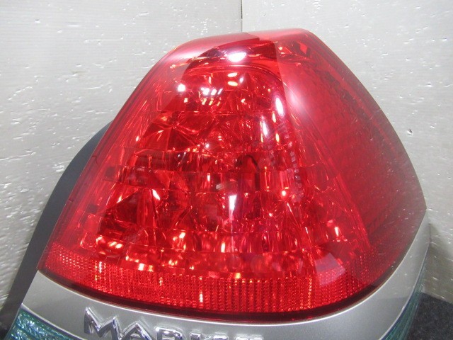 34395　JZX110　マークⅡ　後期　右テールランプ　シルバー/1C0 JZX110 後期 テールランプ ウインカー 110系 マークII(むーみん