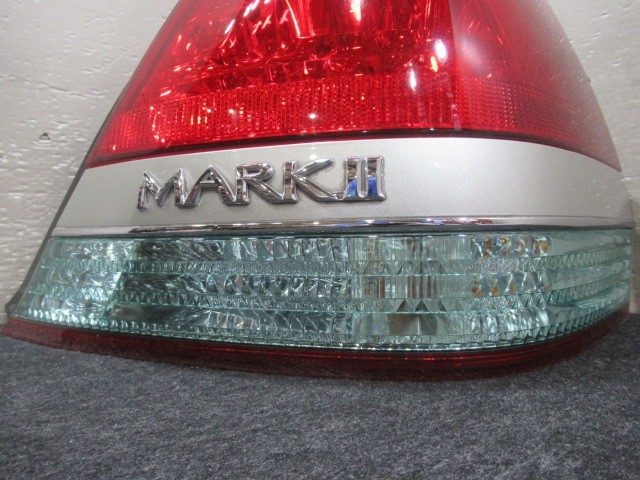 34395　JZX110　マークⅡ　後期　右テールランプ　シルバー/1C0 JZX110 後期 テールランプ ウインカー 110系 マークII(むーみん