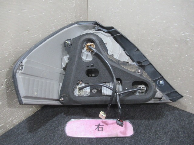 34395　JZX110　マークⅡ　後期　右テールランプ　シルバー/1C0 JZX110 後期 テールランプ ウインカー 110系 マークII(むーみん