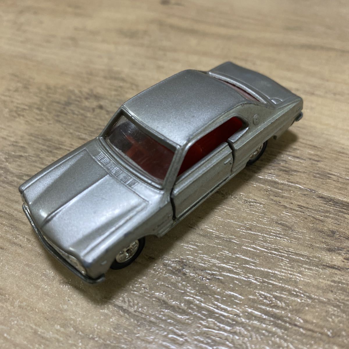tomica トミカ NO.21 1/62 ニッサン スカイライン ハードトップ 2000GT