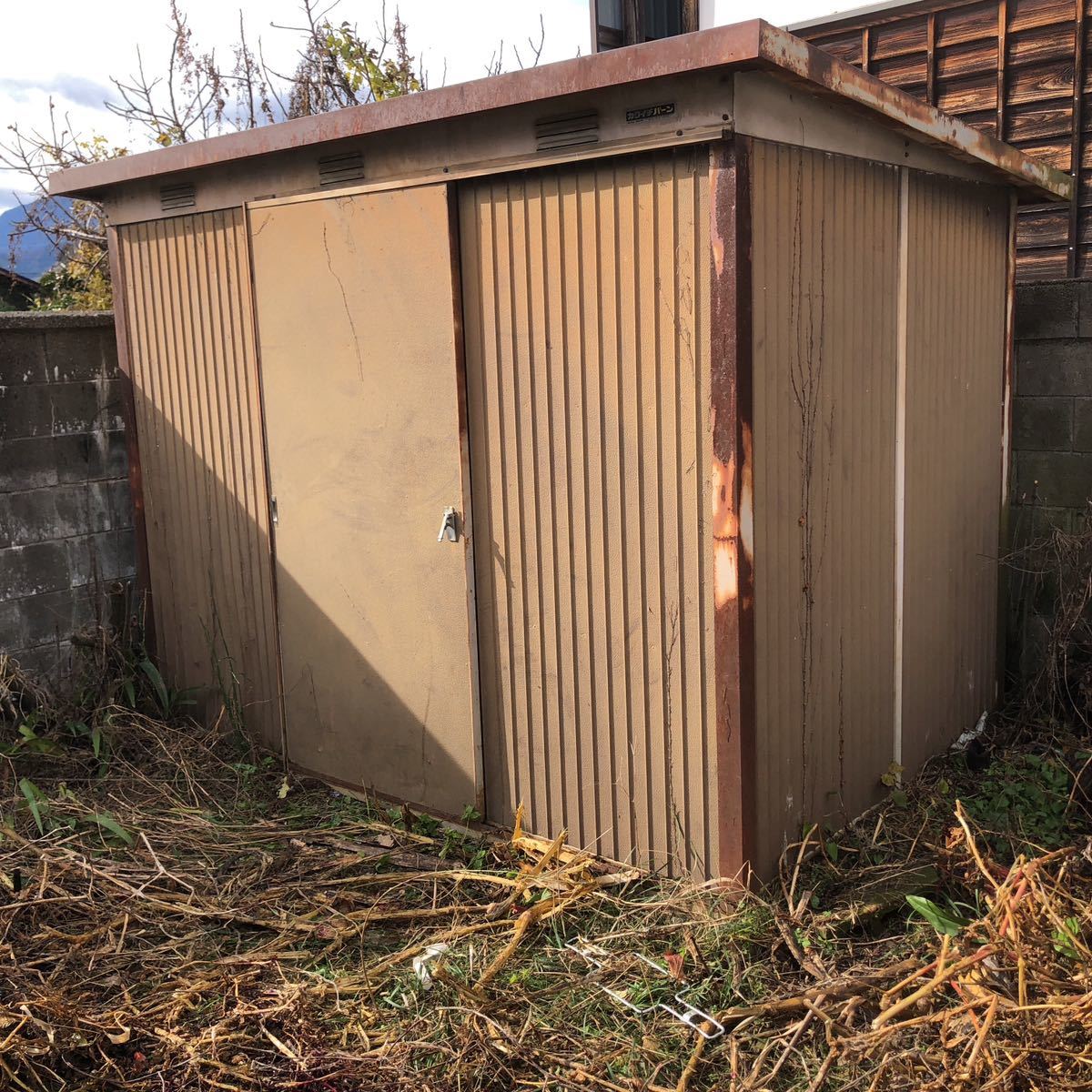 29 カクイチ 引き取り限定 解体済み カクイチ物置 2600×1820×2000 現状 