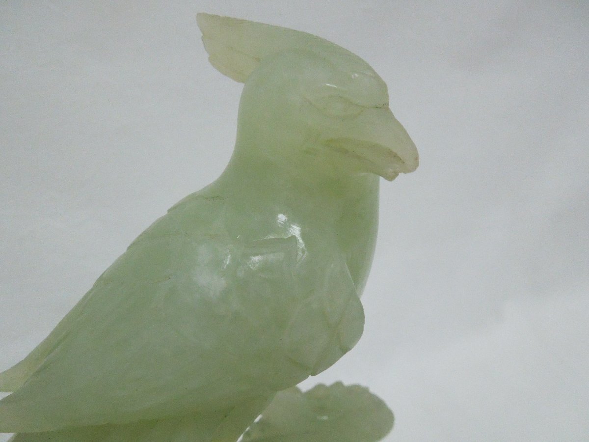 0842 翡翠？ 彫刻 置物 鳥 花 小鳥 木製台座付 オブジェ インテリア