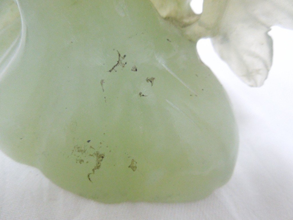 0842 翡翠？ 彫刻 置物 鳥 花 小鳥 木製台座付 オブジェ インテリア