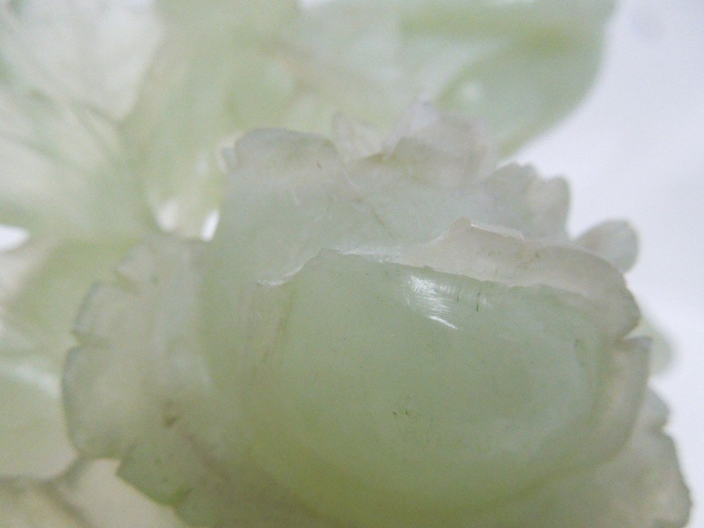 0842 翡翠？ 彫刻 置物 鳥 花 小鳥 木製台座付 オブジェ インテリア