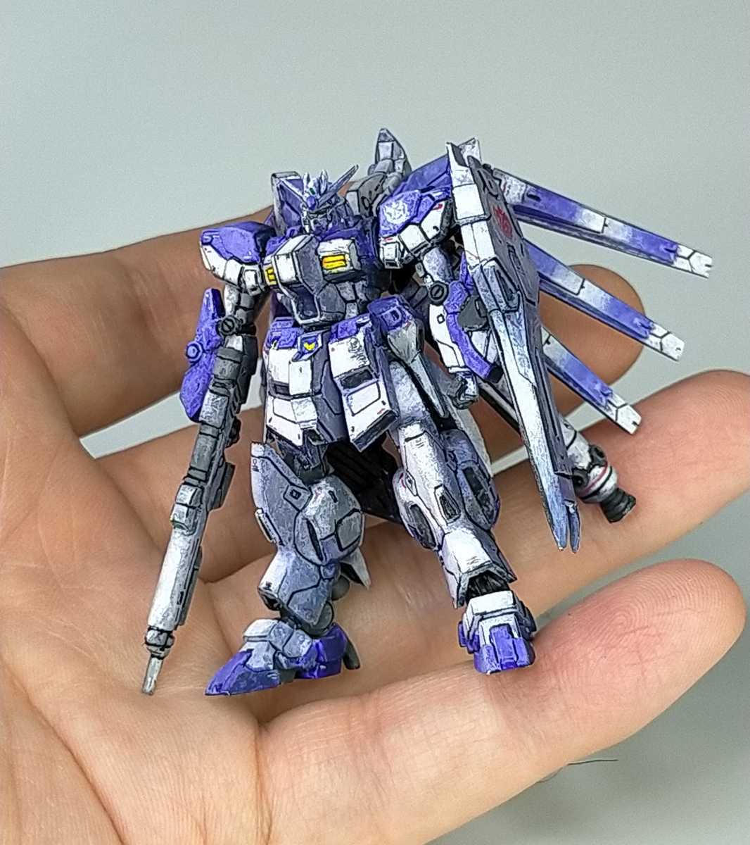 ガンダムアーティファクト Hi-νガンダム イラスト風模型 ガンダム