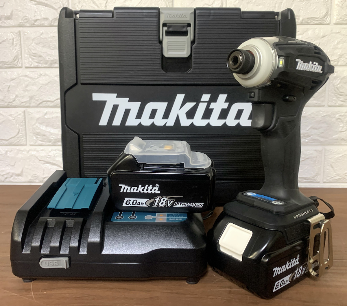 中古美品 使用感少ない！ マキタ 18Vインパクトドライバ TD172D 
