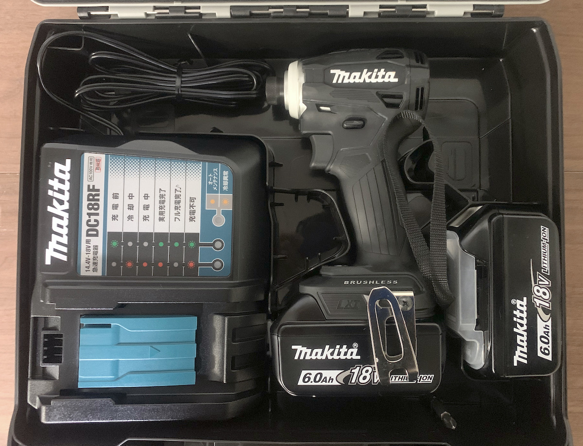 中古美品 使用感少ない！ マキタ 18Vインパクトドライバ TD172D 