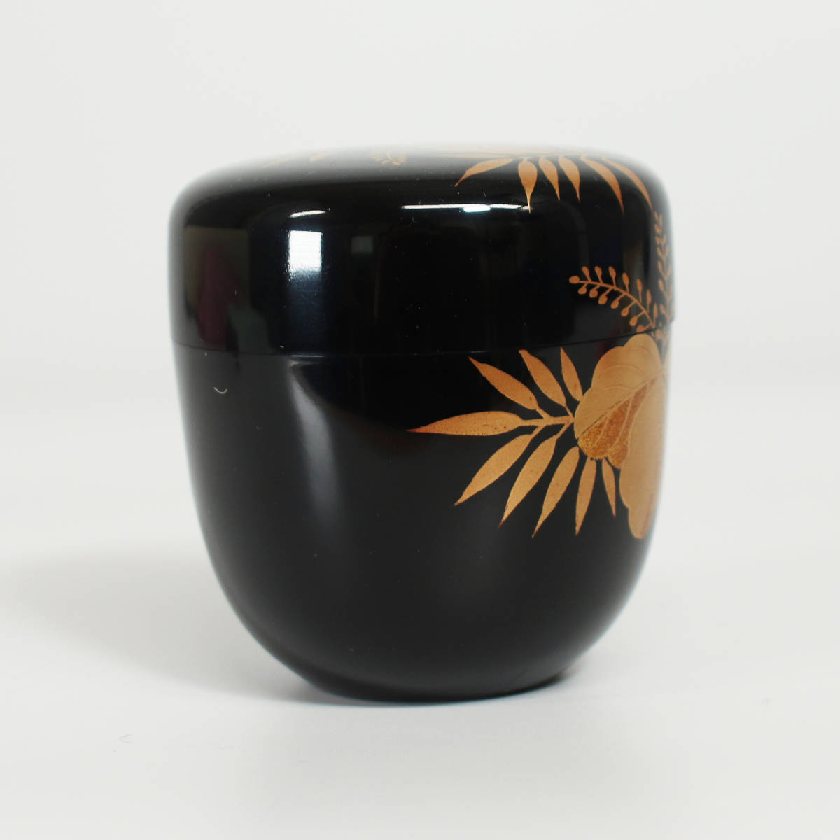 初瀬川柳庵　黒中棗　菊桐蒔絵　即中斎書付　茶道具　表千家 □ 初瀬川柳庵 □ 桐竹蒔絵 中棗（書付：表千家即中斎） ＜221208037
