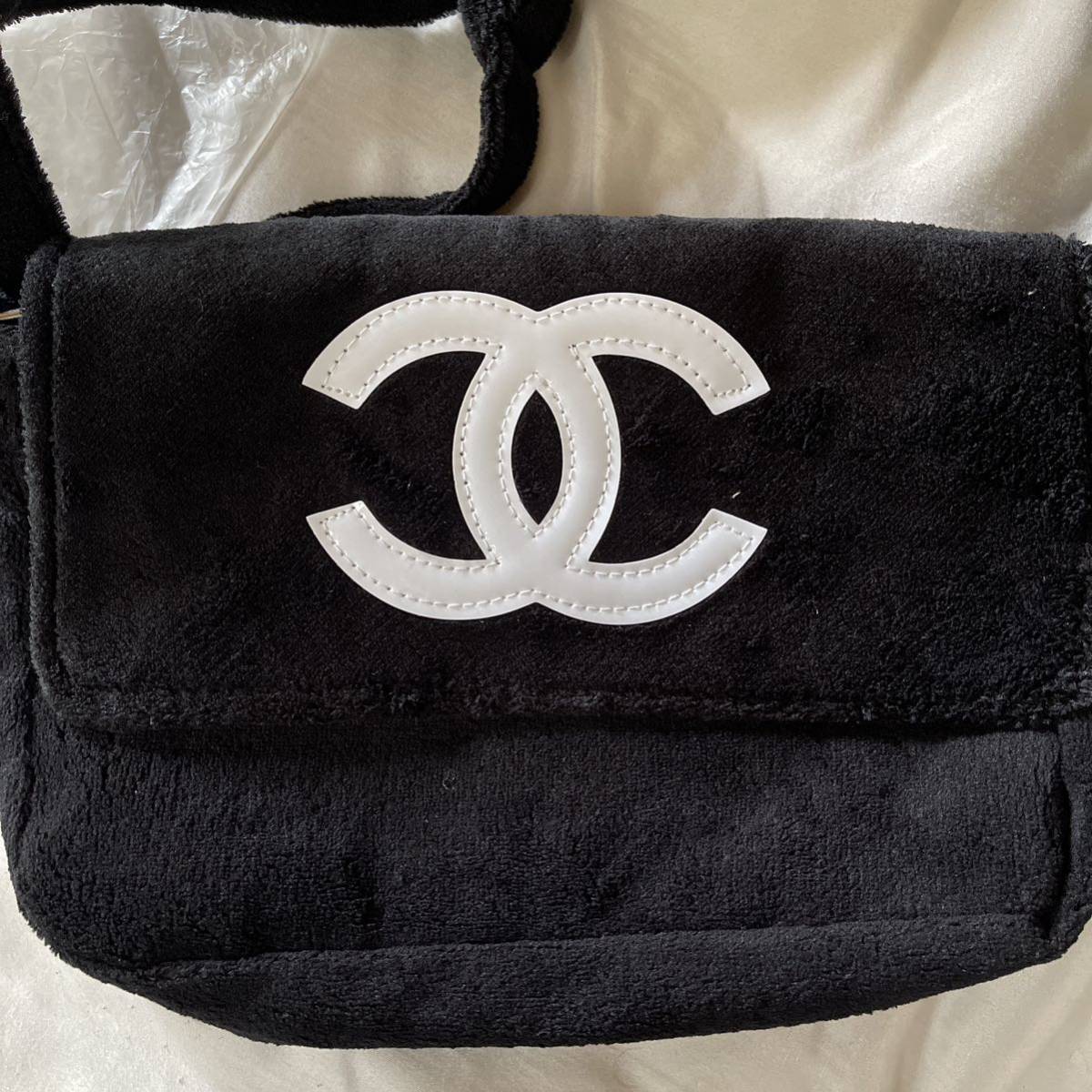 CHANEL☆シャネル☆ノベルティ☆ショルダーバッグ☆黒＋白のロゴ☆新品
