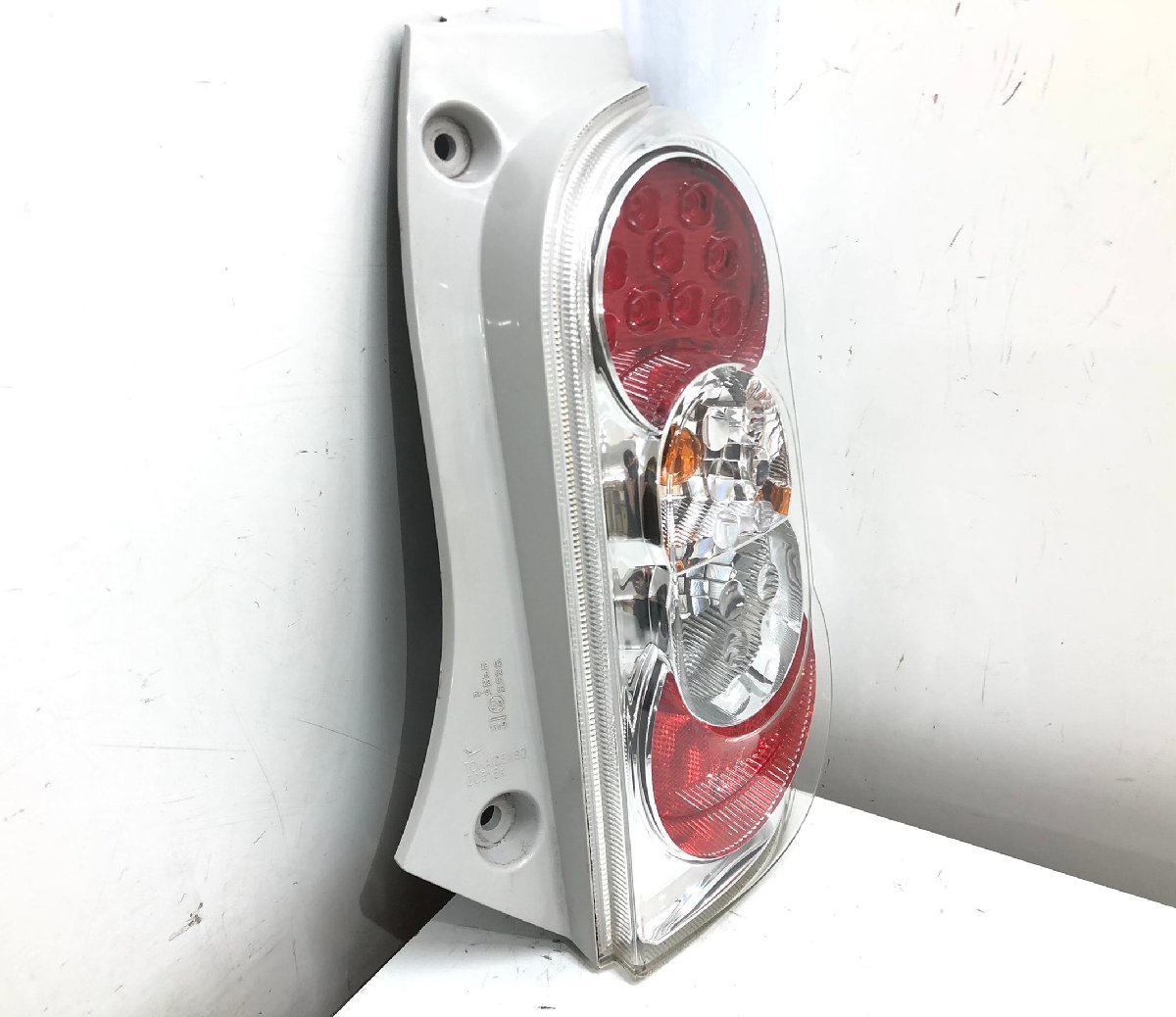 ダイハツ ミラココア L675S&frasl;L685S 純正 テールランプ 右 LED