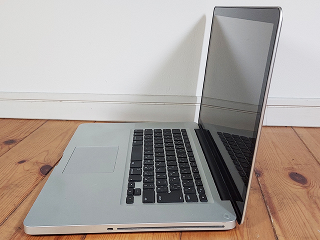 Macbook Pro／15インチ／A1286／i7 クアッドコア 2.2GHz／10.13＆CS6他