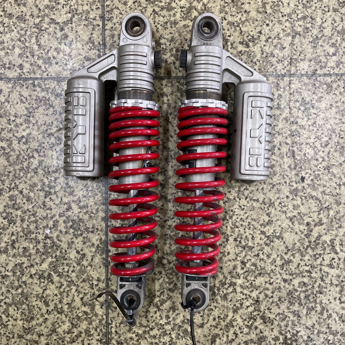 ☆KYB製 リアショック☆kawasaki Z1 Z2用 usedパーツ Z1⁄Z2⁄Z400FX