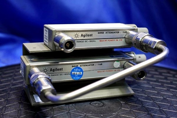 送料無料，正規品 hp / Agilent アジレント マニュアルステップアッテネータ 8495B/Op:001 DC 18 GHz+8494B / Op:001 DC 18 GHz 42560Y(アマチュア無線)｜売買されたオークション情報、yahooの商品情報をアーカイブ公開 - オークフ その他