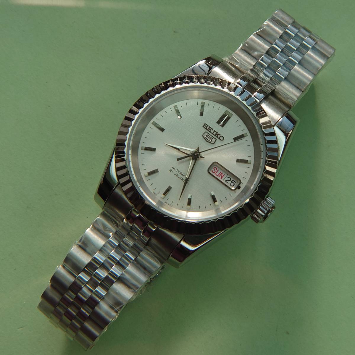 フルーテッドベゼル ジュビリーブレス SEIKO5透かし文字盤 S26 サン 
