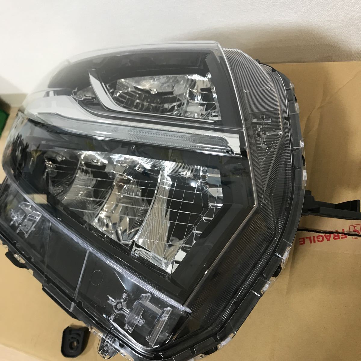タント カスタム ヘッドライト 右 LA650s 【公式通販】