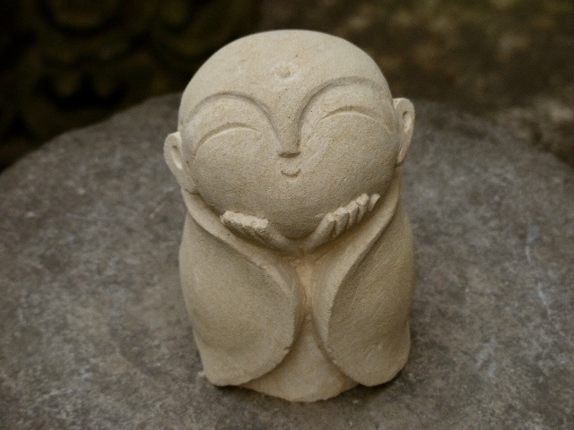微笑み地蔵様の石像h15cm 仏像 お地蔵さん 地蔵菩薩 石仏 1229