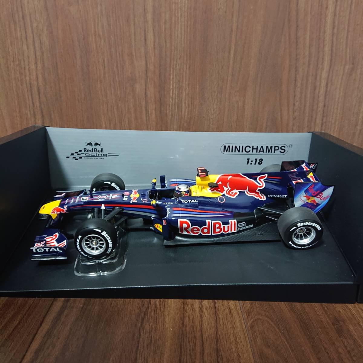 未開封 MINICHAMPS レッドブル RB6 ベッテル 1:18 ミニカー Yahoo