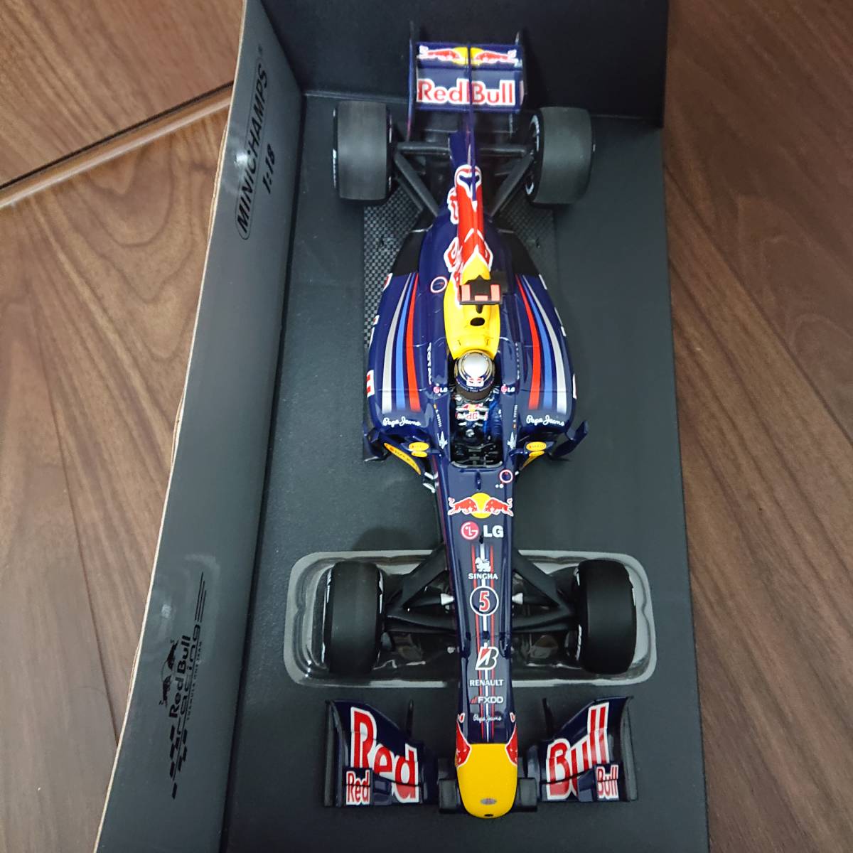 未開封 MINICHAMPS レッドブル RB6 ベッテル 1:18 ミニカー Yahoo
