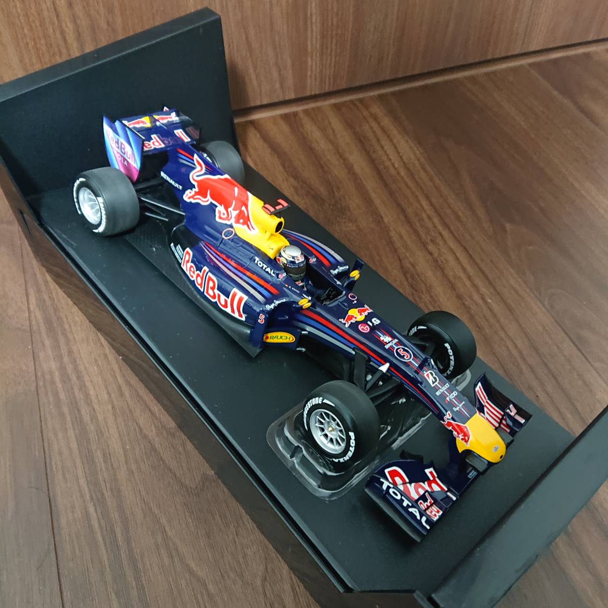 未開封 MINICHAMPS レッドブル RB6 ベッテル 1:18 ミニカー Yahoo