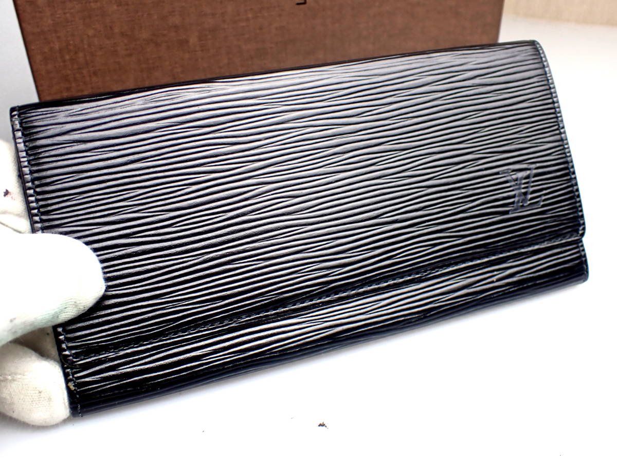 3852B【美品】正規品★ルイヴィトン★黒エピ★二つ折り長財布マチ付き