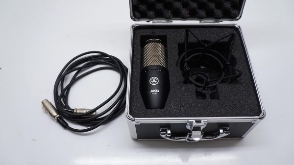 AKG P220 コンデンサーマイク おまけ(ケーブル)付き 000X718 年末年始