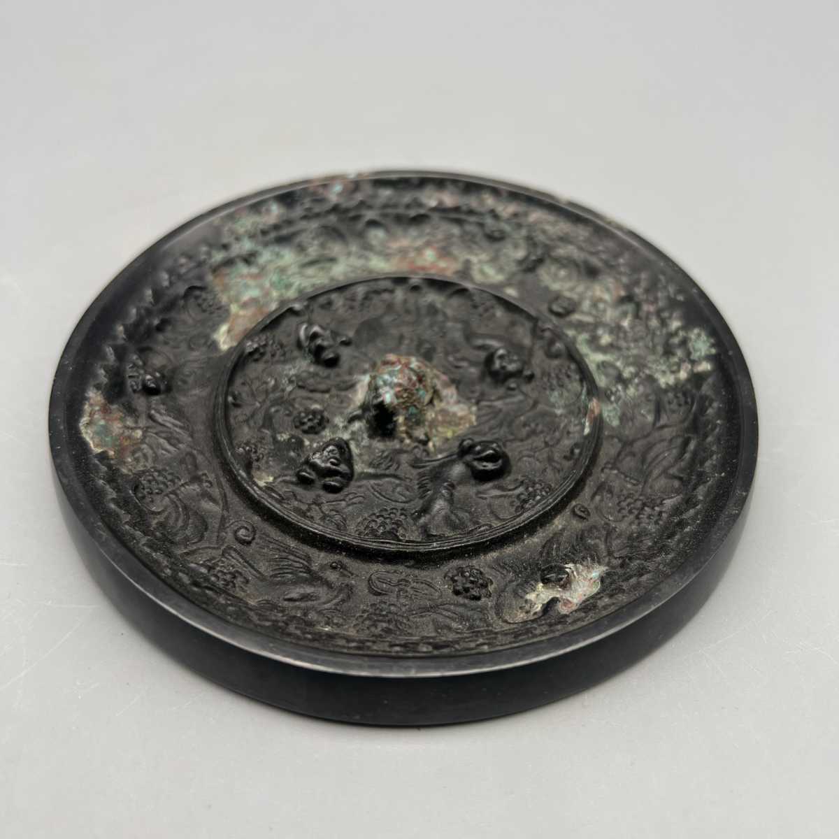 工芸品 DQ894 時代物 銅製 桜唐草透彫文 丸形 吊灯籠 高23.3cm 重