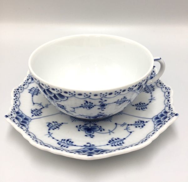品質保証，格安 ROYAL COPENHAGEN ロイヤル コペンハーゲン ブルーフルーテッド フルレース カップ＆ソーサー(ロイヤルコペンハーゲン)｜売買されたオークション情報、yahooの商品情報をアーカイブ公開 - オーク ロイヤルコペンハーゲン