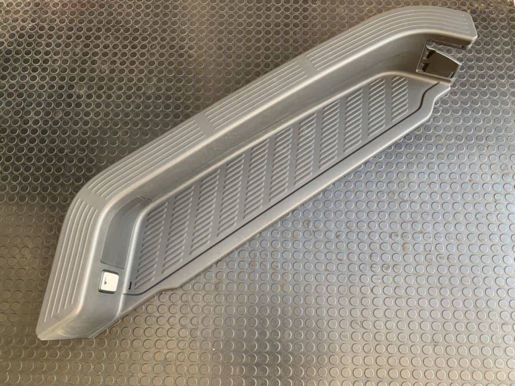 未使用 トヨタ純正200系ハイエース スーパーGL 左側 スライドドア用
