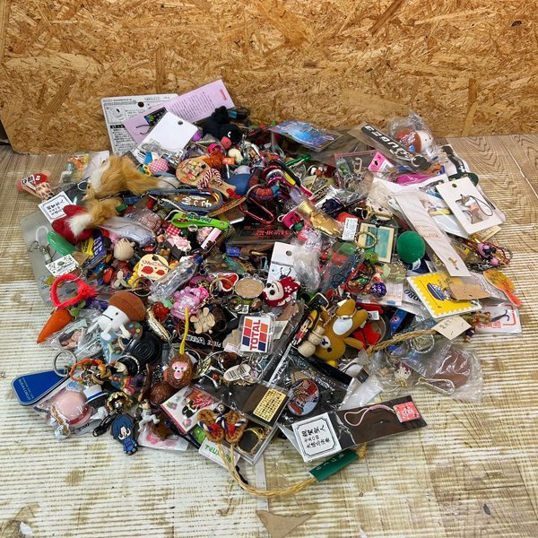 大量 ★ ご当地 キーホルダー 7kg まとめ売り ★ 記念 お土産 コレクション 札幌発