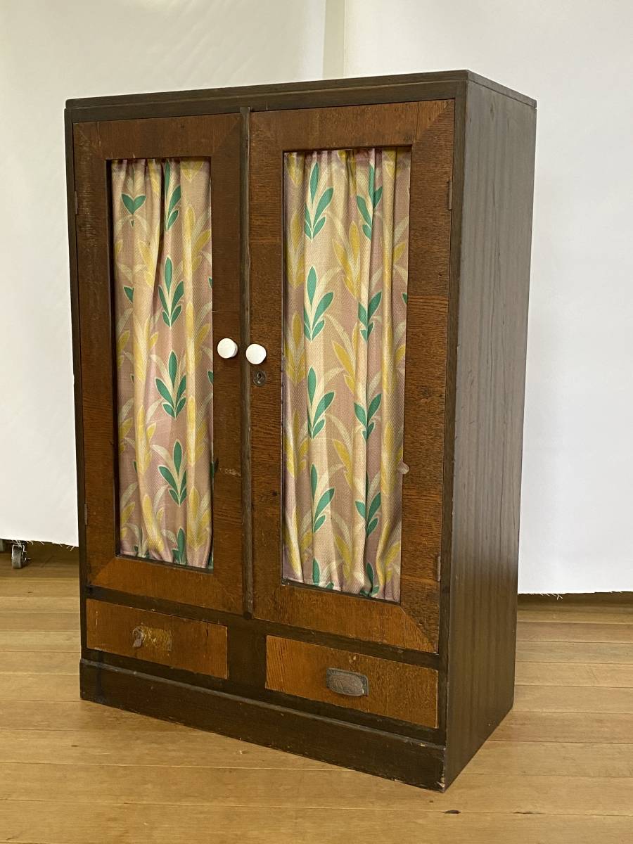 キャビネット ガラス扉付き　昭和レトロ　アンティーク　茶箪笥 昭和レトロ 昭和レトロ アンティーク戸棚 水屋箪笥 希少 ダイヤガラス