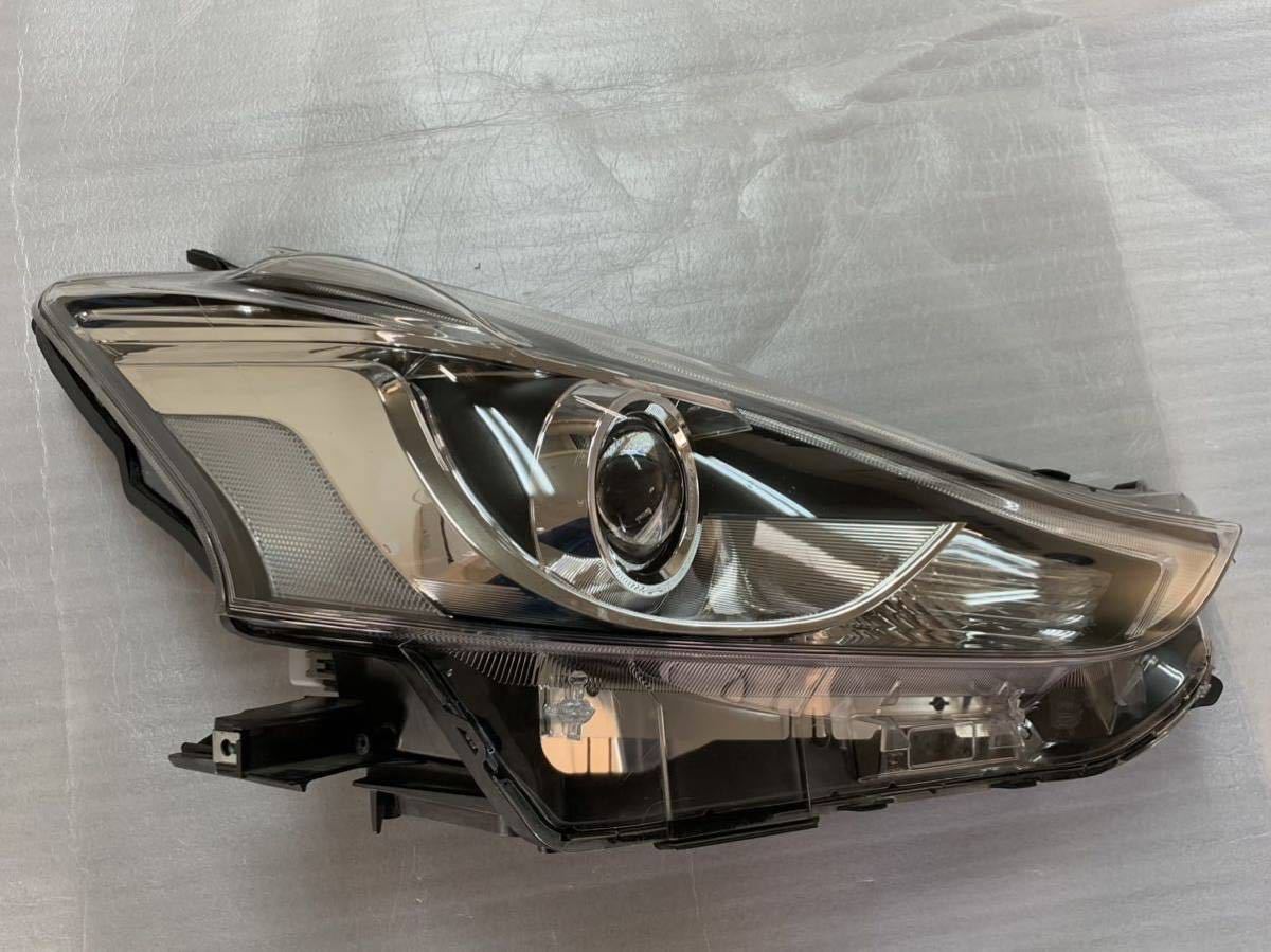【★送料込★】プリウスα 右ヘッドライト ヘッドランプ RH 81140-47660 KOITO 47-65