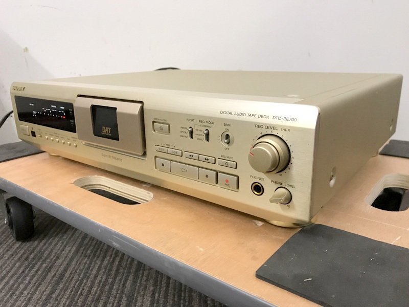 ジャンク品】SONY DTC-ZE700 DATデッキ ソニー S1149