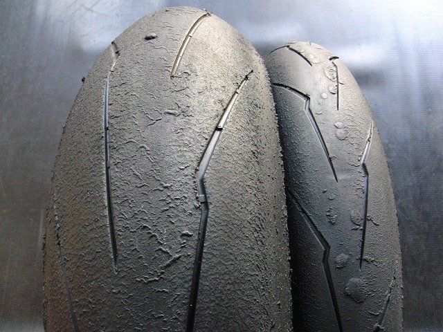 中古前後セット!ピレリ◎スーパーコルサ V3. 120⁄70ZR17. 180⁄60ZR17