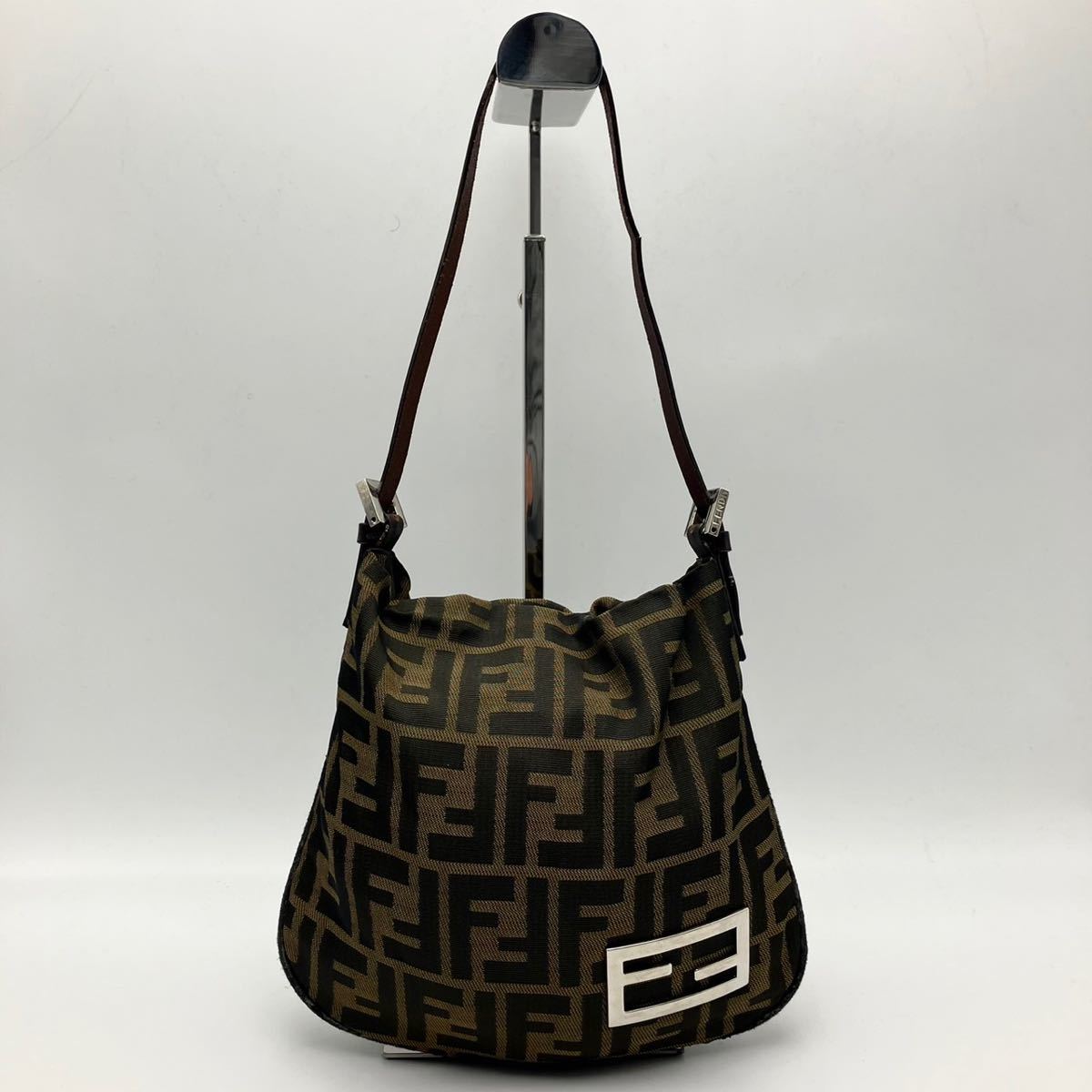 FENDI フェンディ ズッカ柄 ワンショルダーバッグ　アクセサリーポーチ 高級】FENDI ミニ アクセサリーポーチ ズッカ柄 FF金具 ワンショルダー